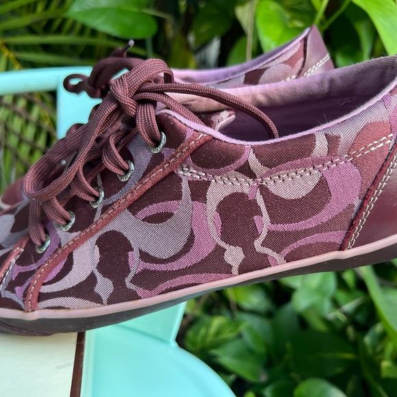 COACH TENNIS SHOES, SIZE 8.5, BURGUNDY/LIGHT PINK COLOR - Picture 4 of 4